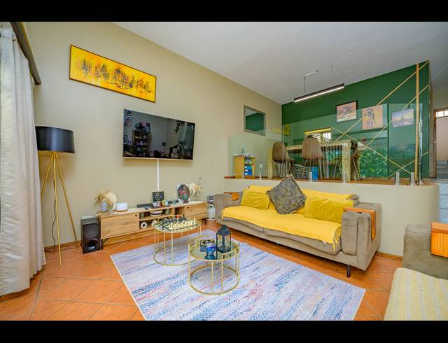 3 BEDROOM DUPLEX FOR SALE IN THE WOLDS